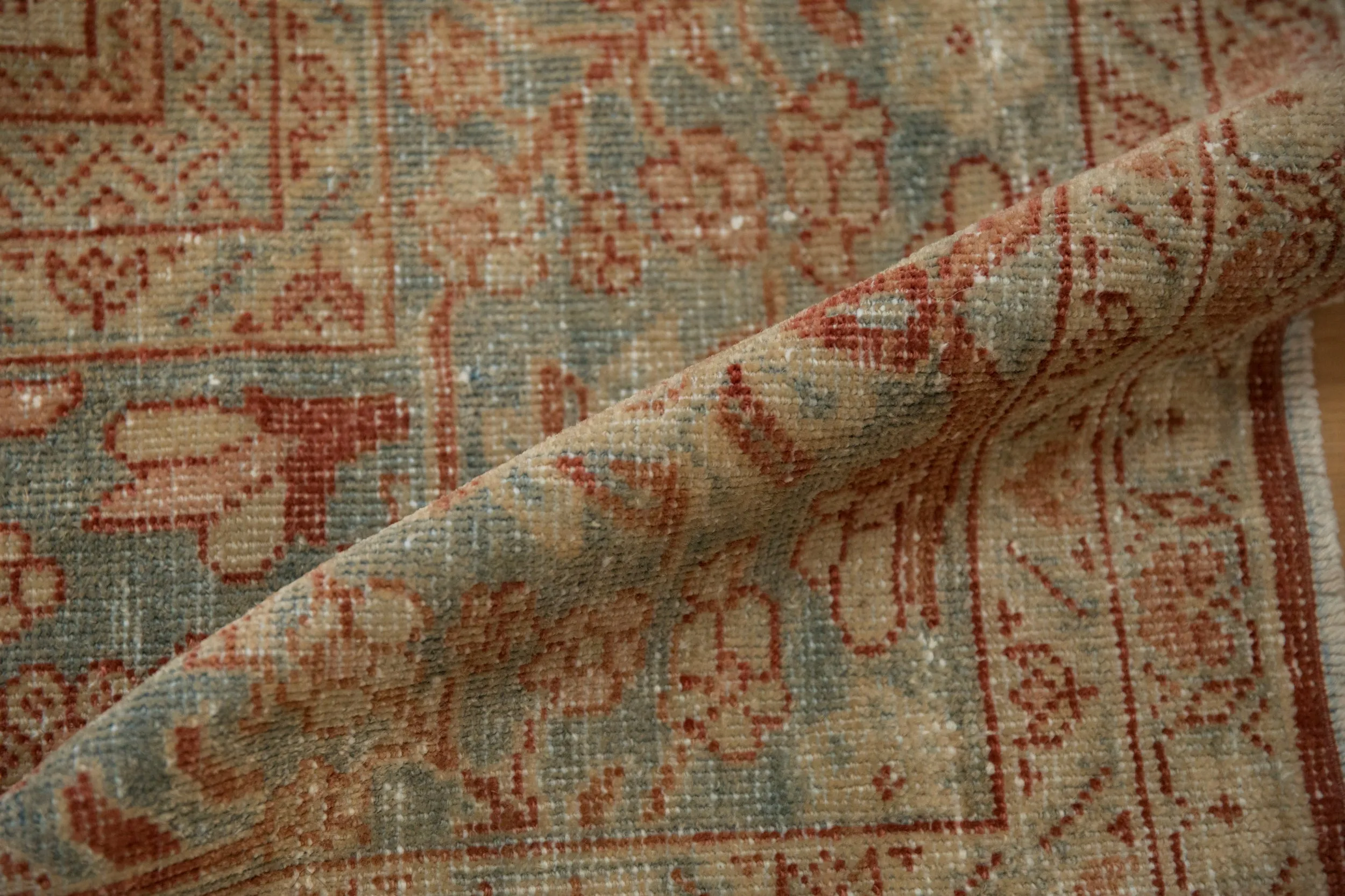 10.5x17.5 Vintage Distressed Mahal Carpet