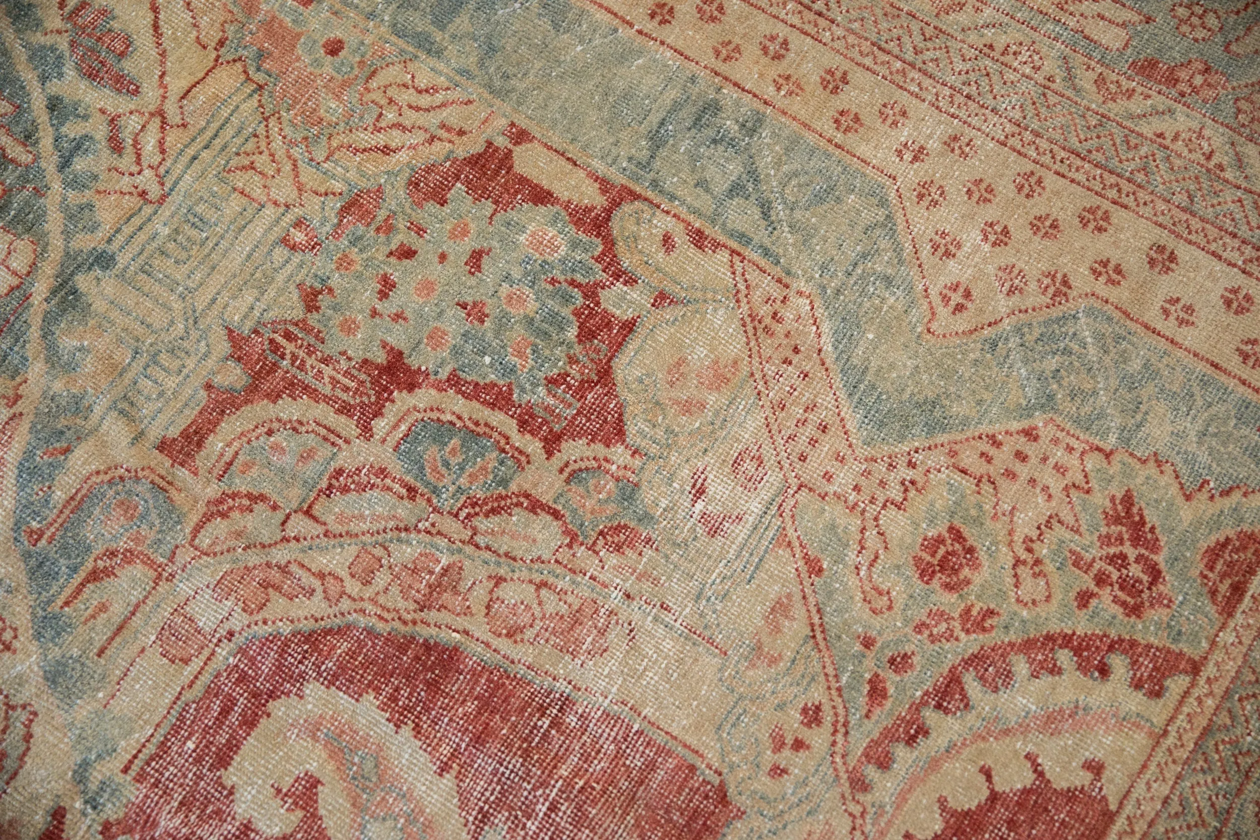10.5x17.5 Vintage Distressed Mahal Carpet