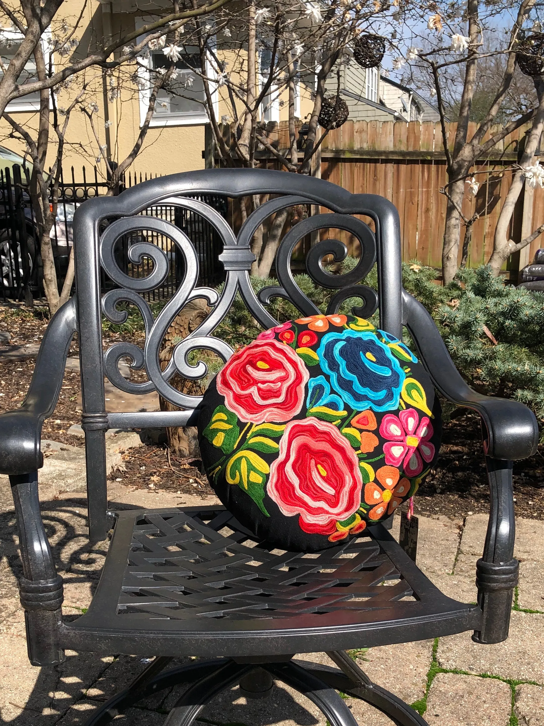 BATEA EMBROIDERED PILLOW 16" ROUND