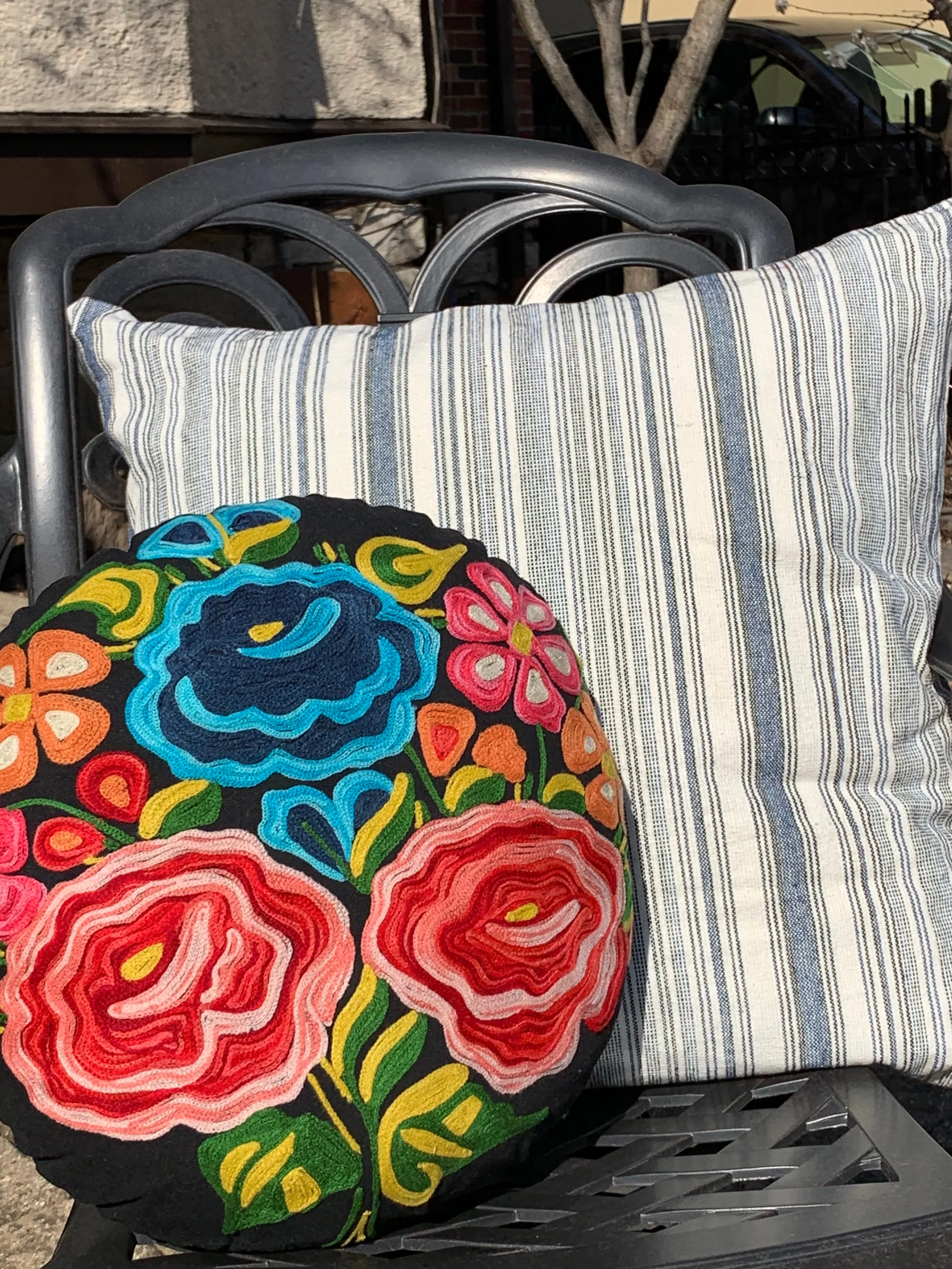 BATEA EMBROIDERED PILLOW 16" ROUND