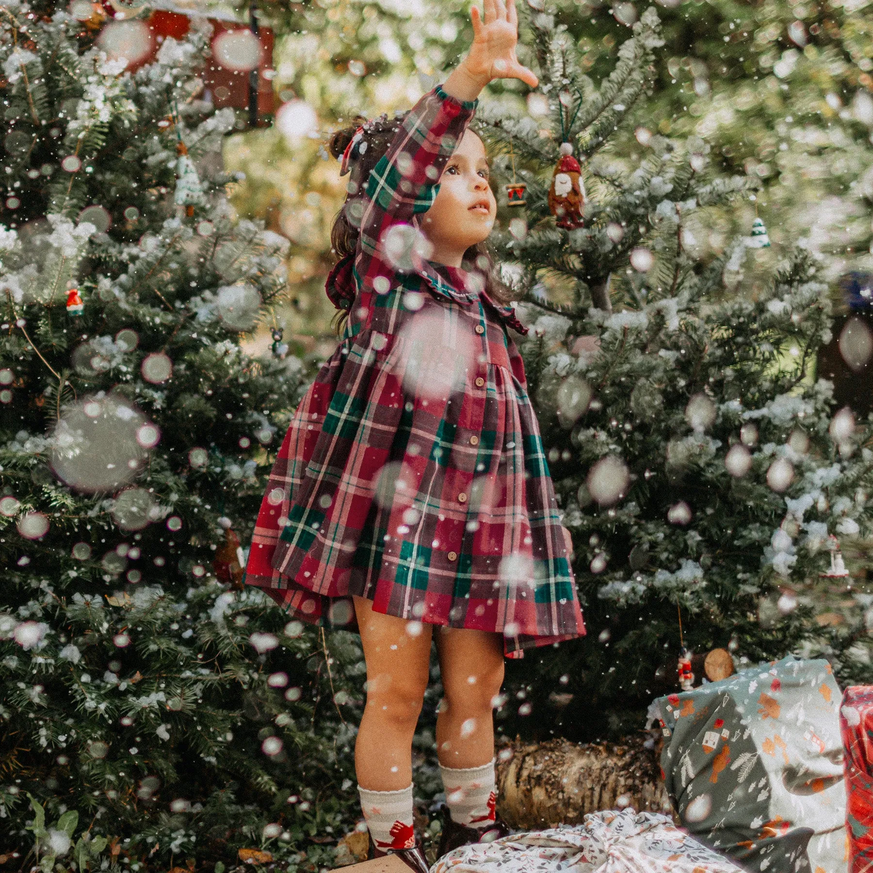 Chouchou rouge à carreaux en flanelle brossée, enfant  || Red plaid scrunchie in brushed flannel, child