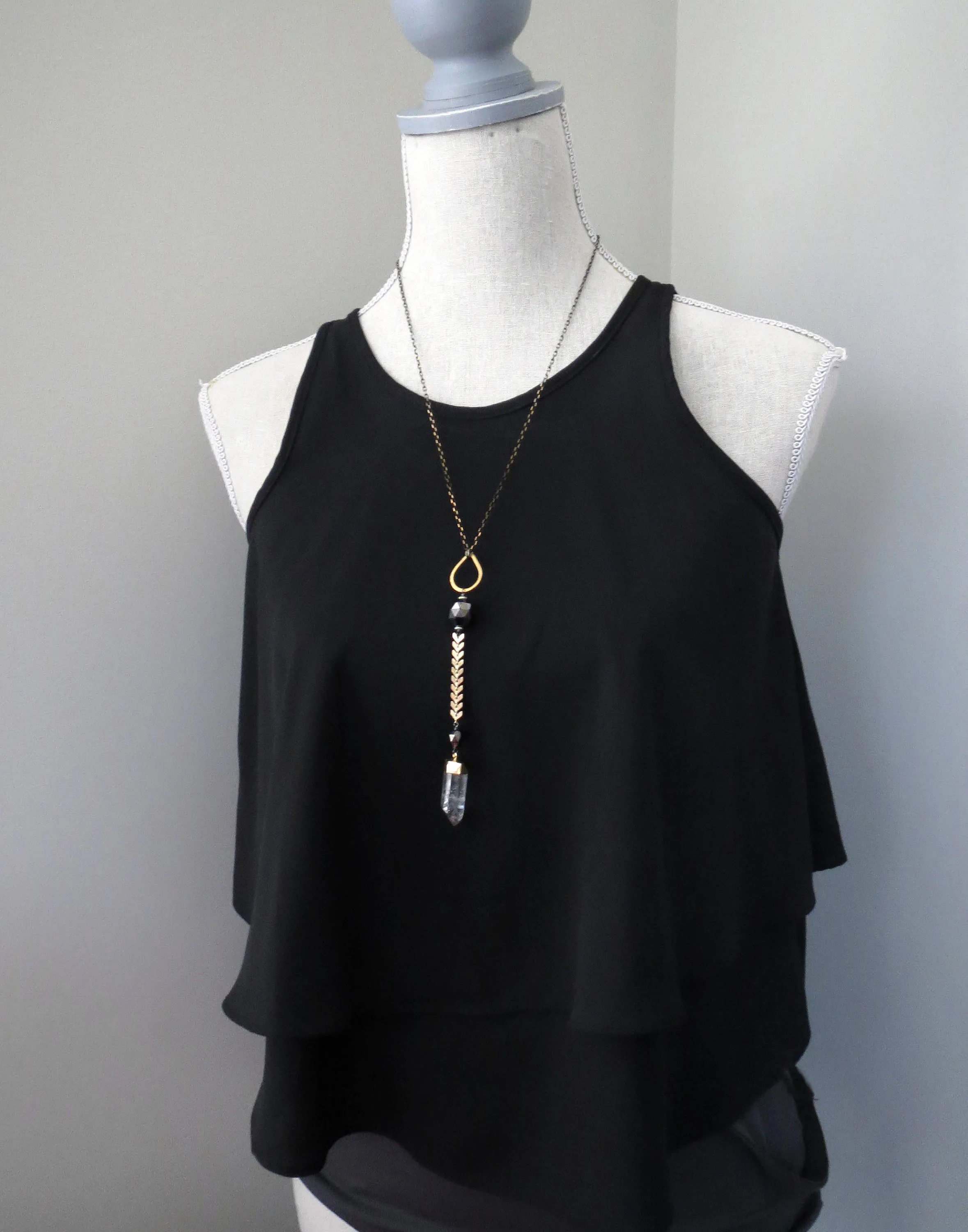 COMMIX - Clear Quartz Pendant Necklace with Gold Chevron Chain