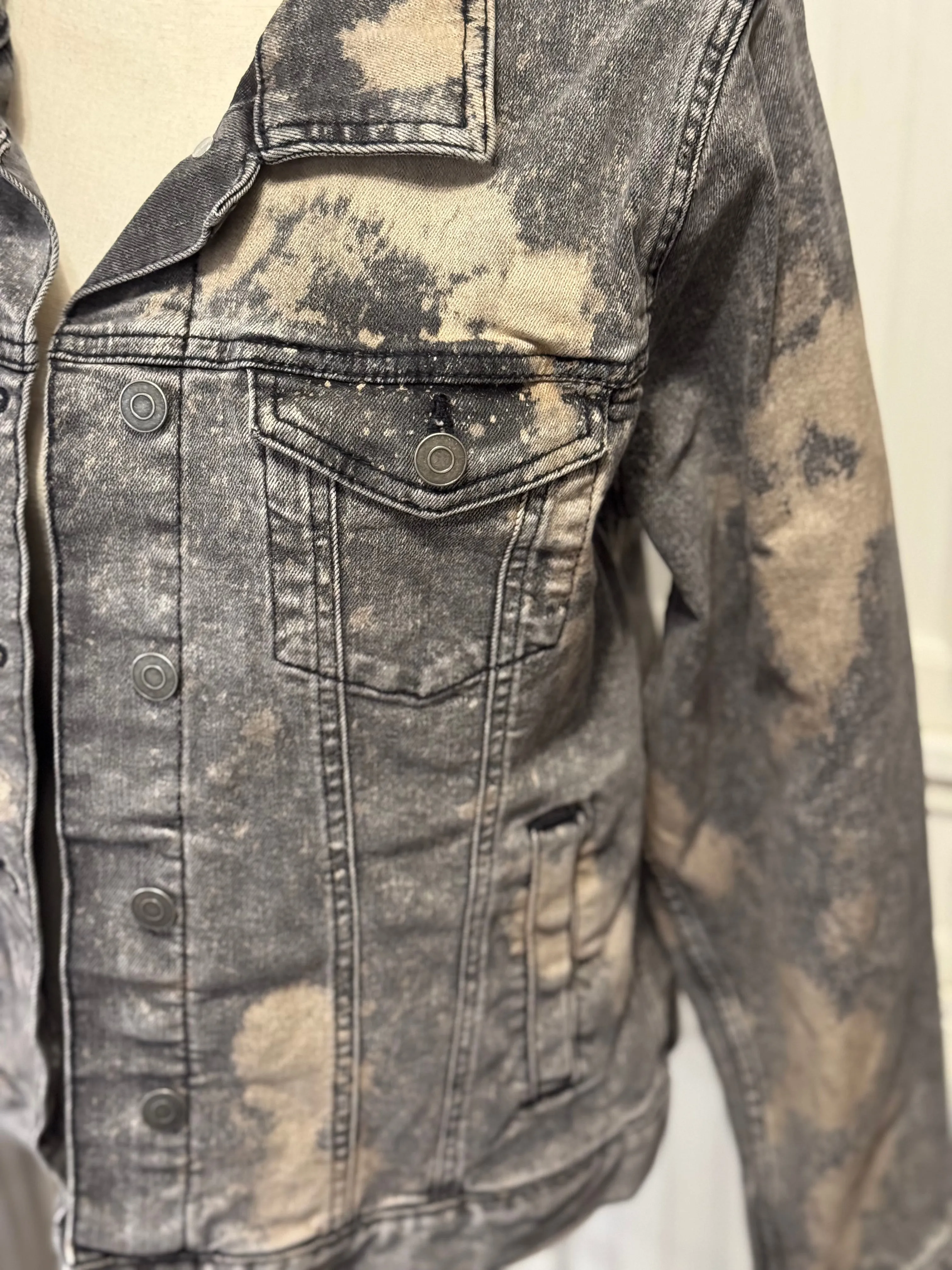 Edith Distressed Denim Jacket ~ Women’s Size Medium (8-10)