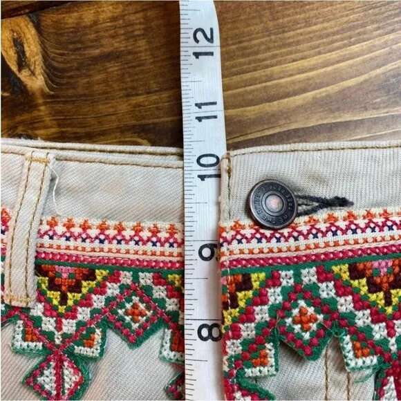 Free People We The Free women's frayed hem boho embroidered shorts size 27