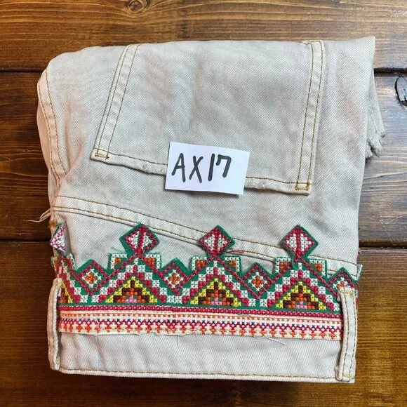 Free People We The Free women's frayed hem boho embroidered shorts size 27