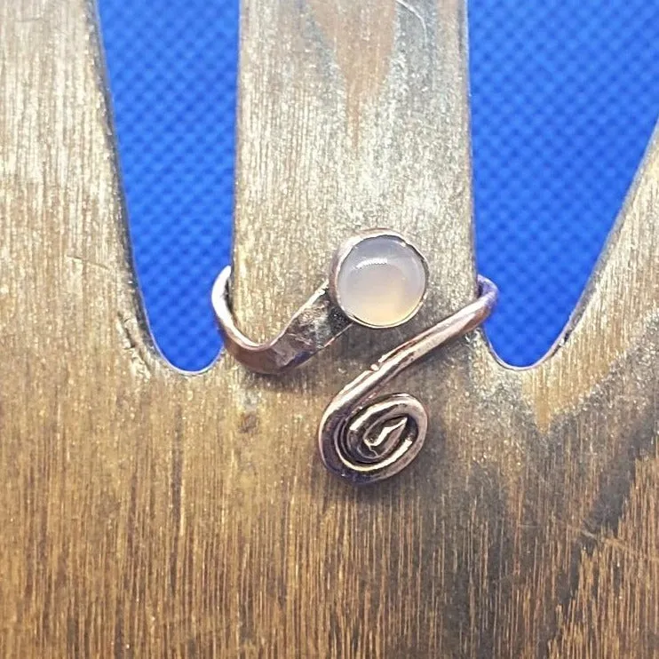 Handmade Copper Bypass Ring with Rose Quartz Gemstone | Adjustable & Swirl Design
