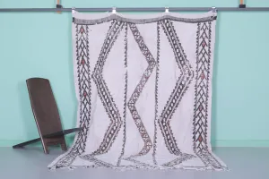 Handwoven Moroccan Rug 5.6 x 7.7 FT - Neutral Tones