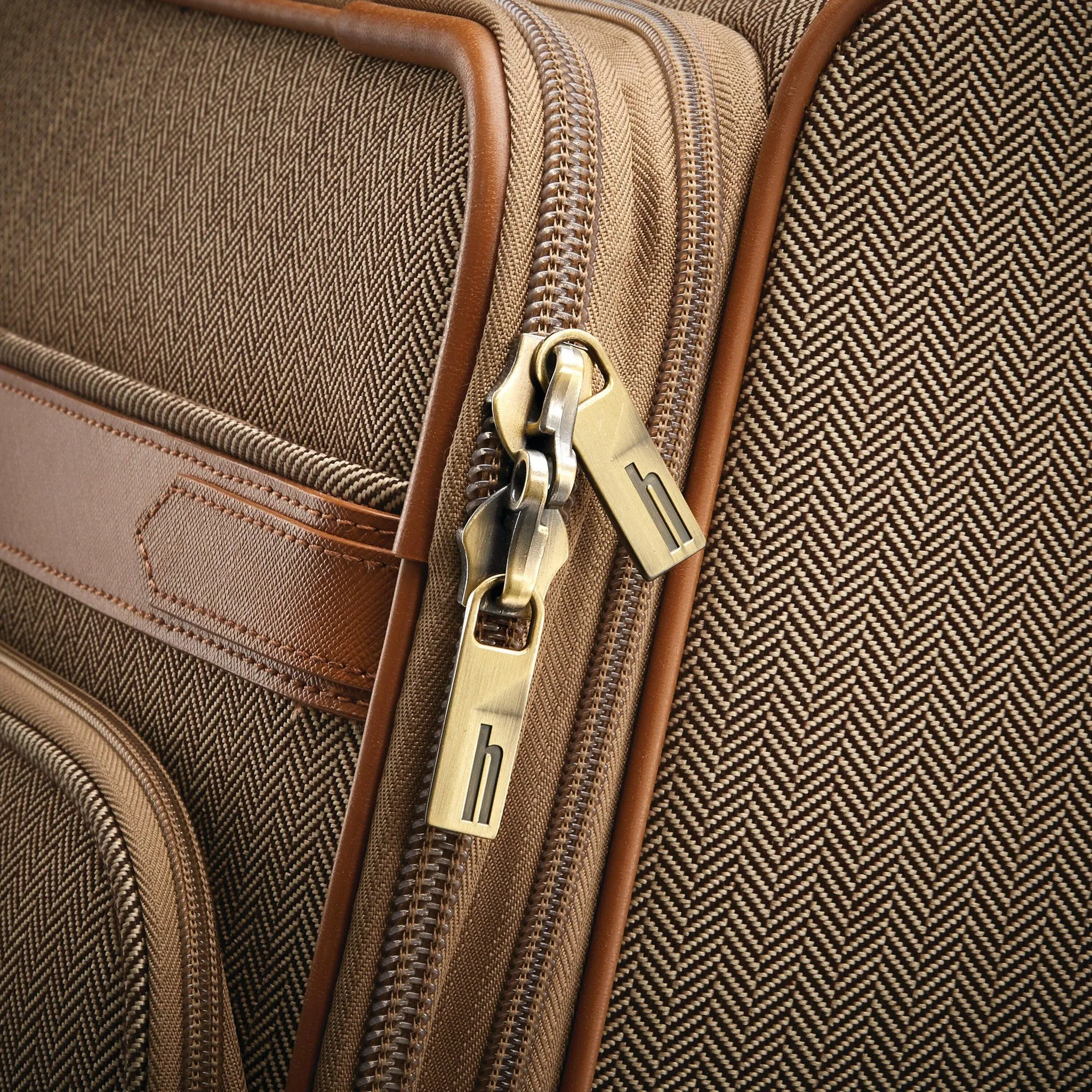 Hartmann Herringbone Deluxe Medium Journey Expandable Spinner