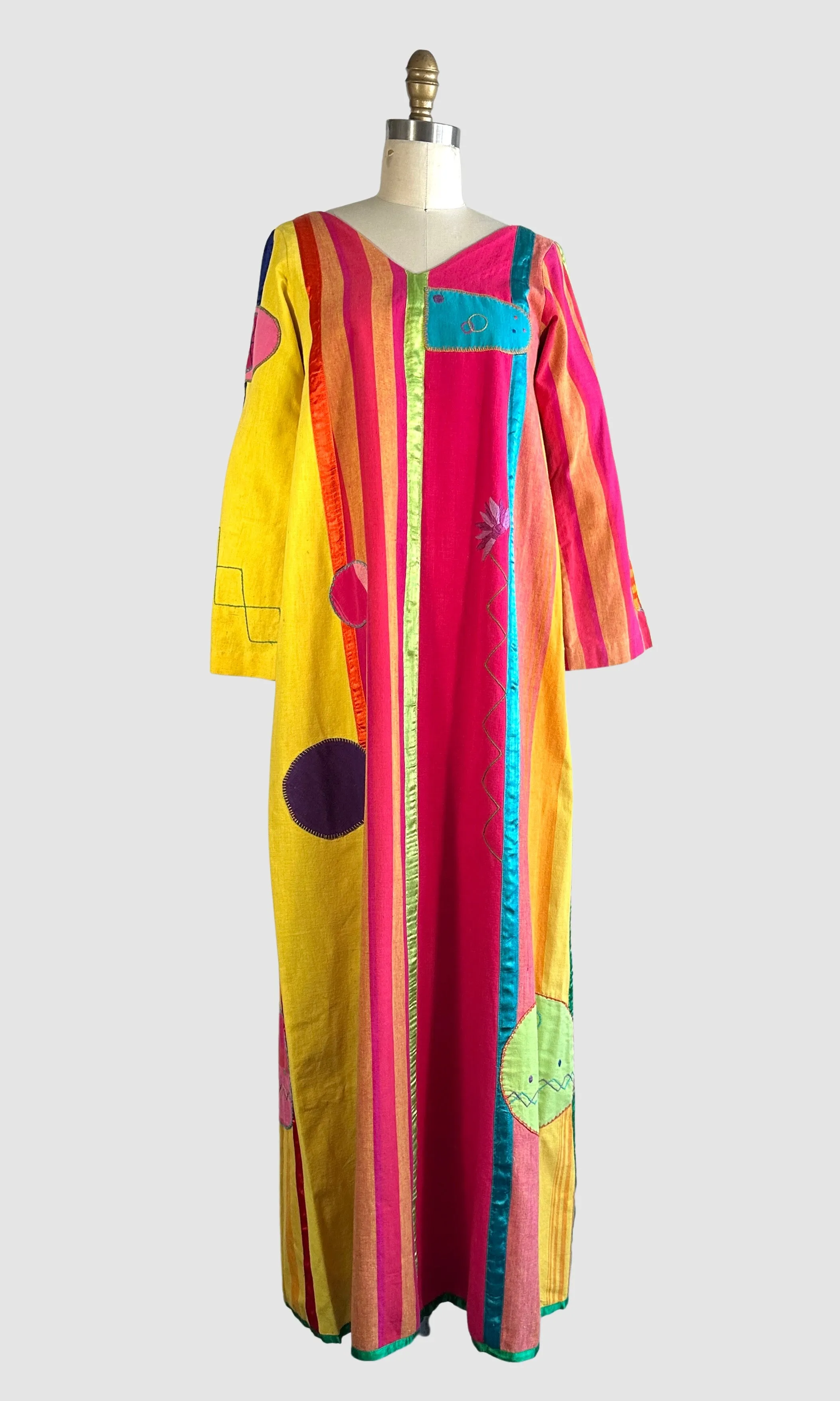 JOSEFA 70s Embroidered Mexican Kaftan • Small
