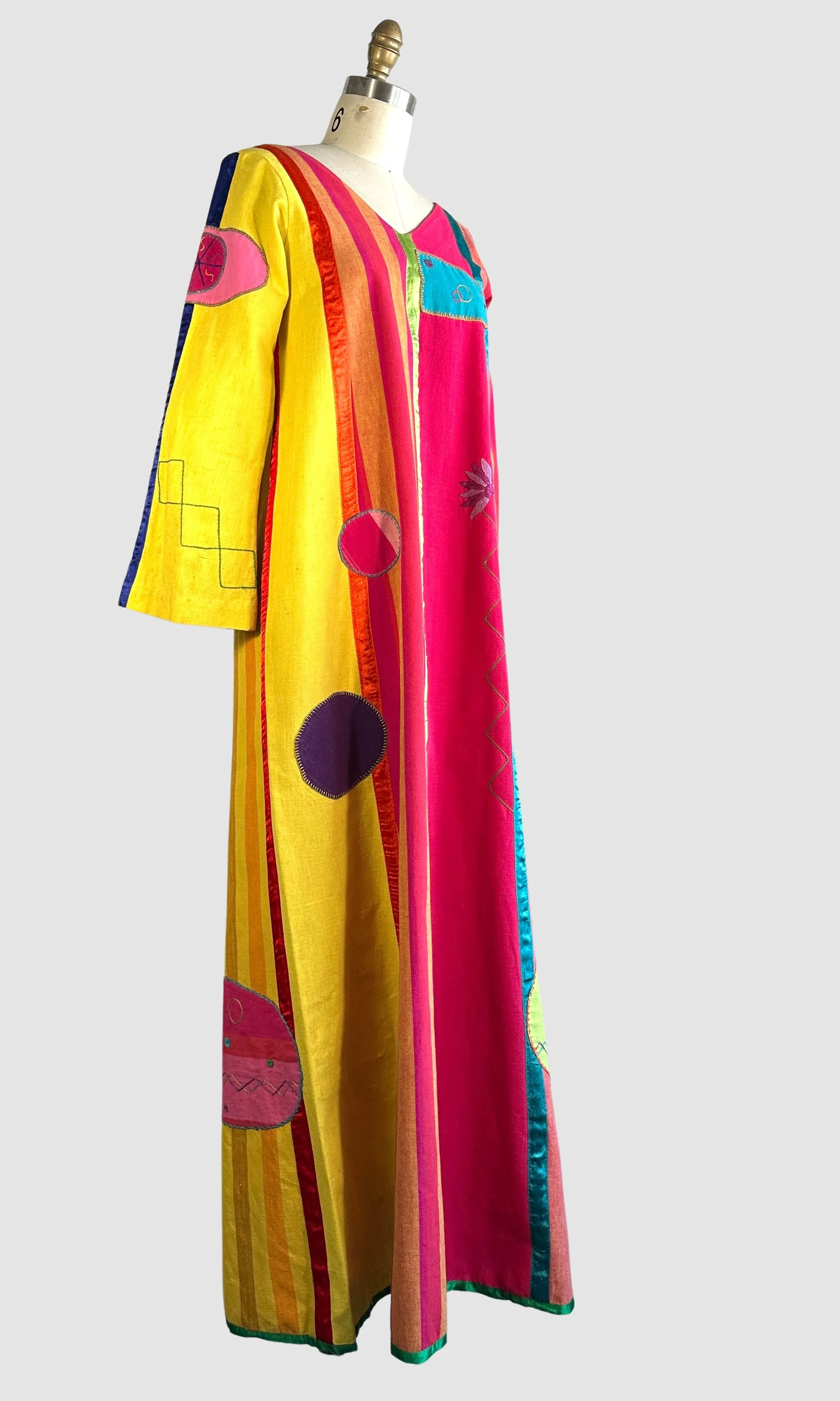 JOSEFA 70s Embroidered Mexican Kaftan • Small