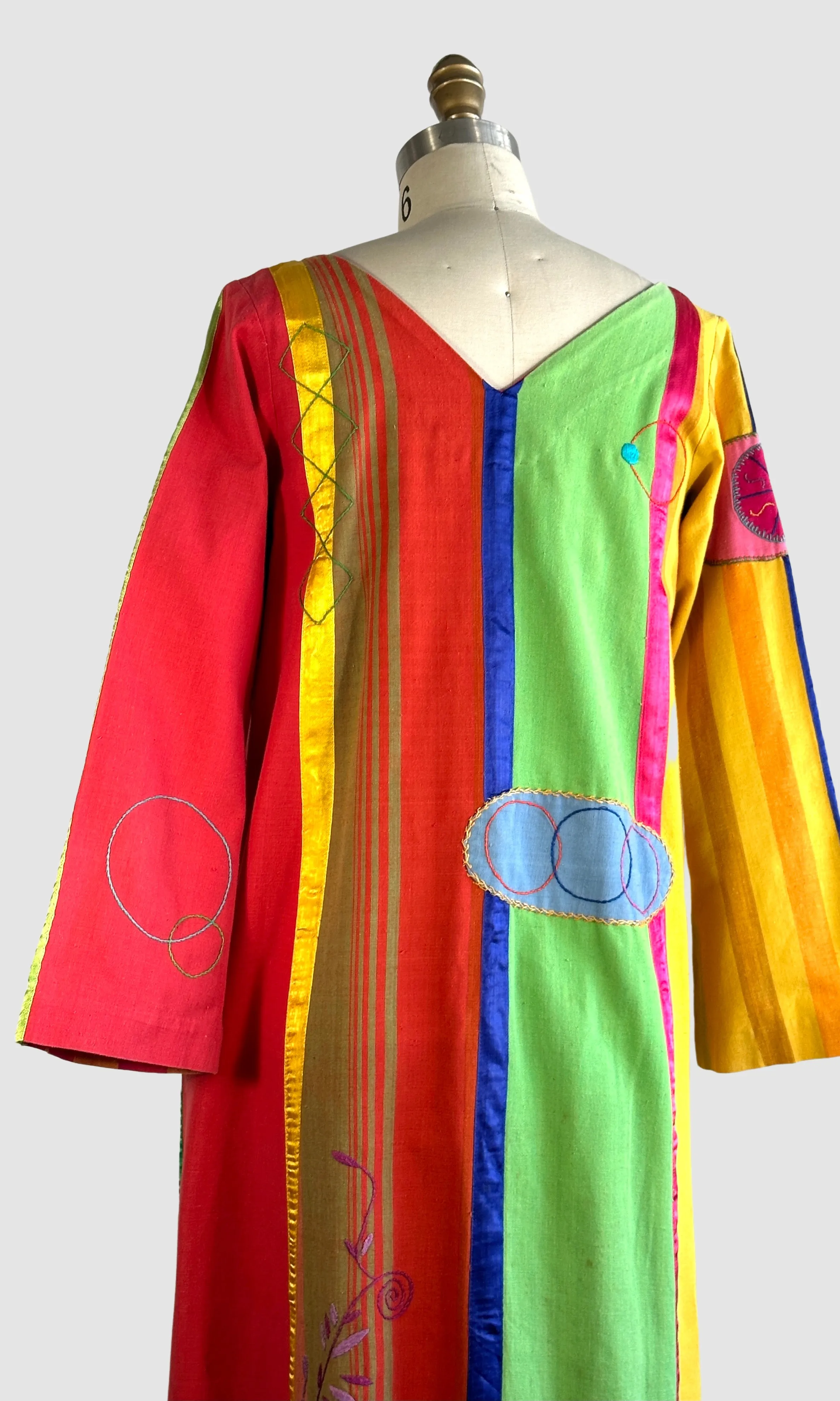 JOSEFA 70s Embroidered Mexican Kaftan • Small