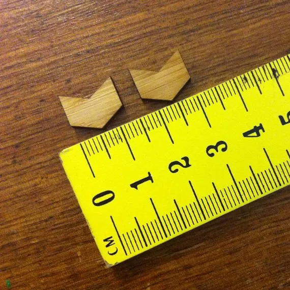 Mini Chevron Cabochons Bamboo - 10 Pairs