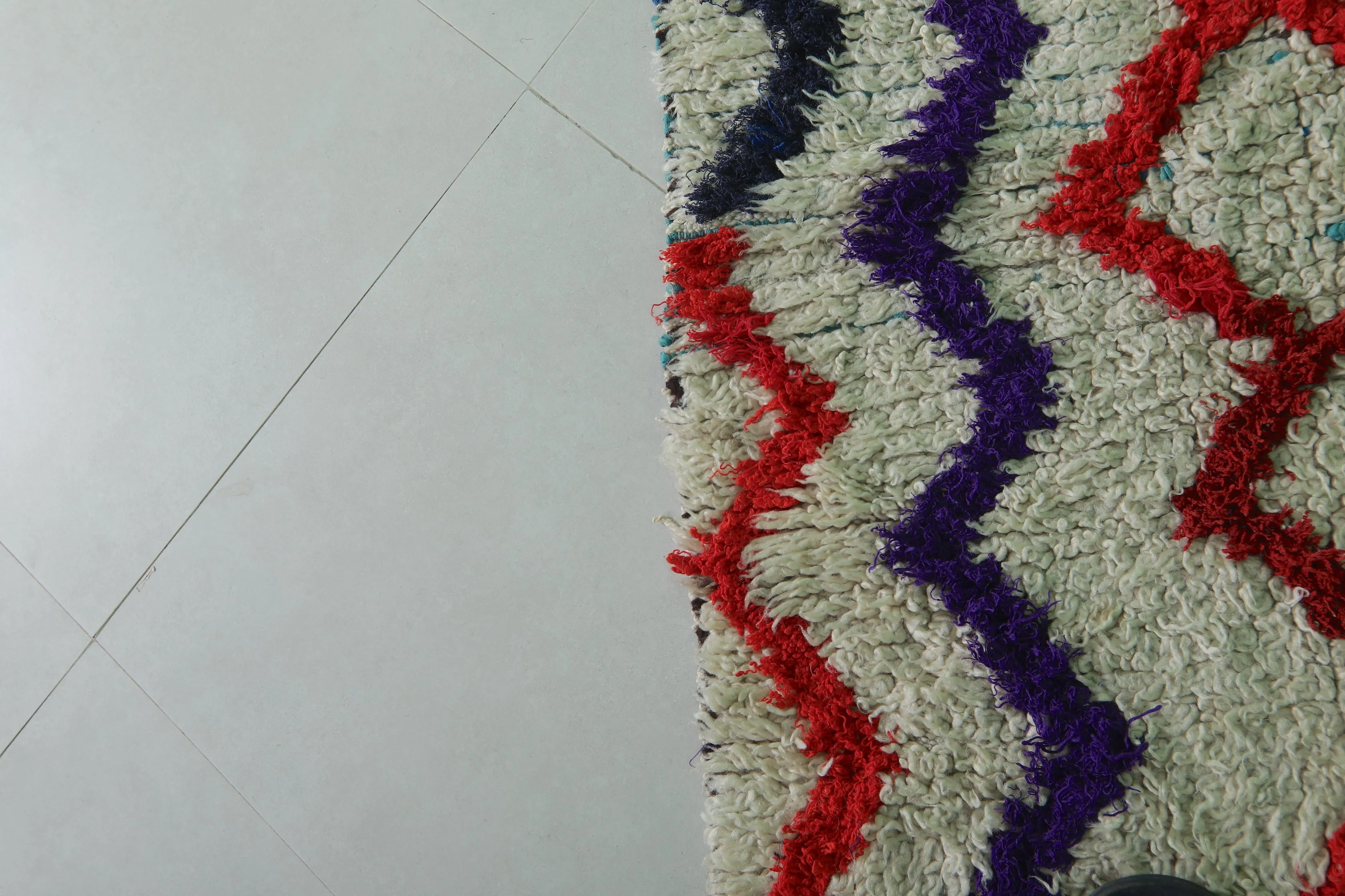 Moroccan Rug with Vibrant Geometric Patterns – 2.9 x 6.2 ft