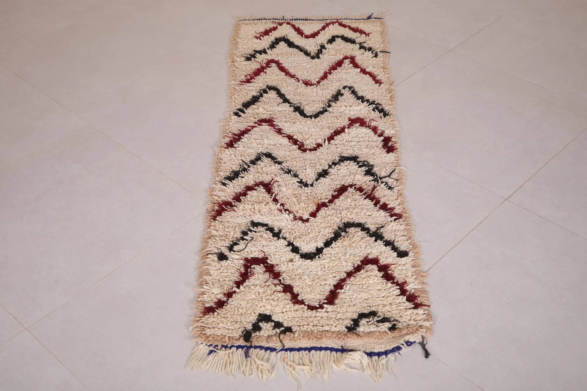 Moroccan Runner Rug 1.8 X 5.3 Feet - Tribal Zigzag Pattern