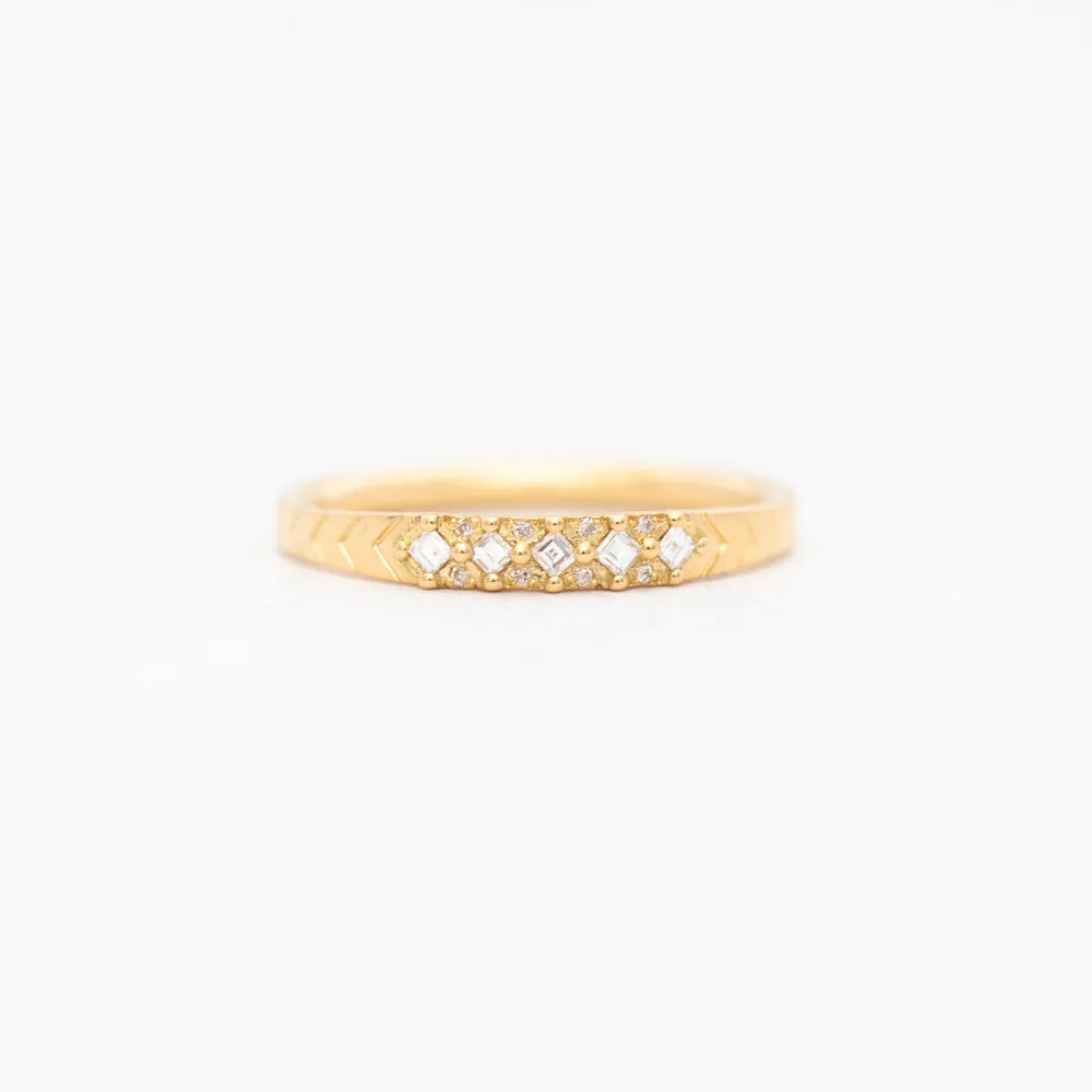 Pattern Wedding Band with Carré Diamonds