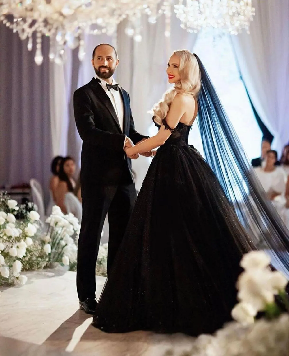 Roycebridal New Ball Gown Vintage Princess Wedding Dresses Lace Applique Vestidos De Novia Black Gothic Wedding Dresses Bridal Gowns