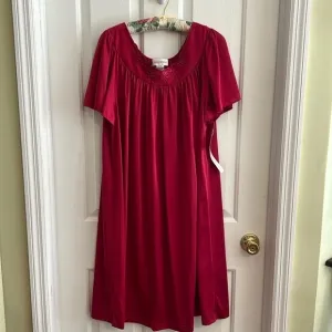 Shadowline nightgown. Cerise (reddish pink) embroidered neckline. Size 1 X