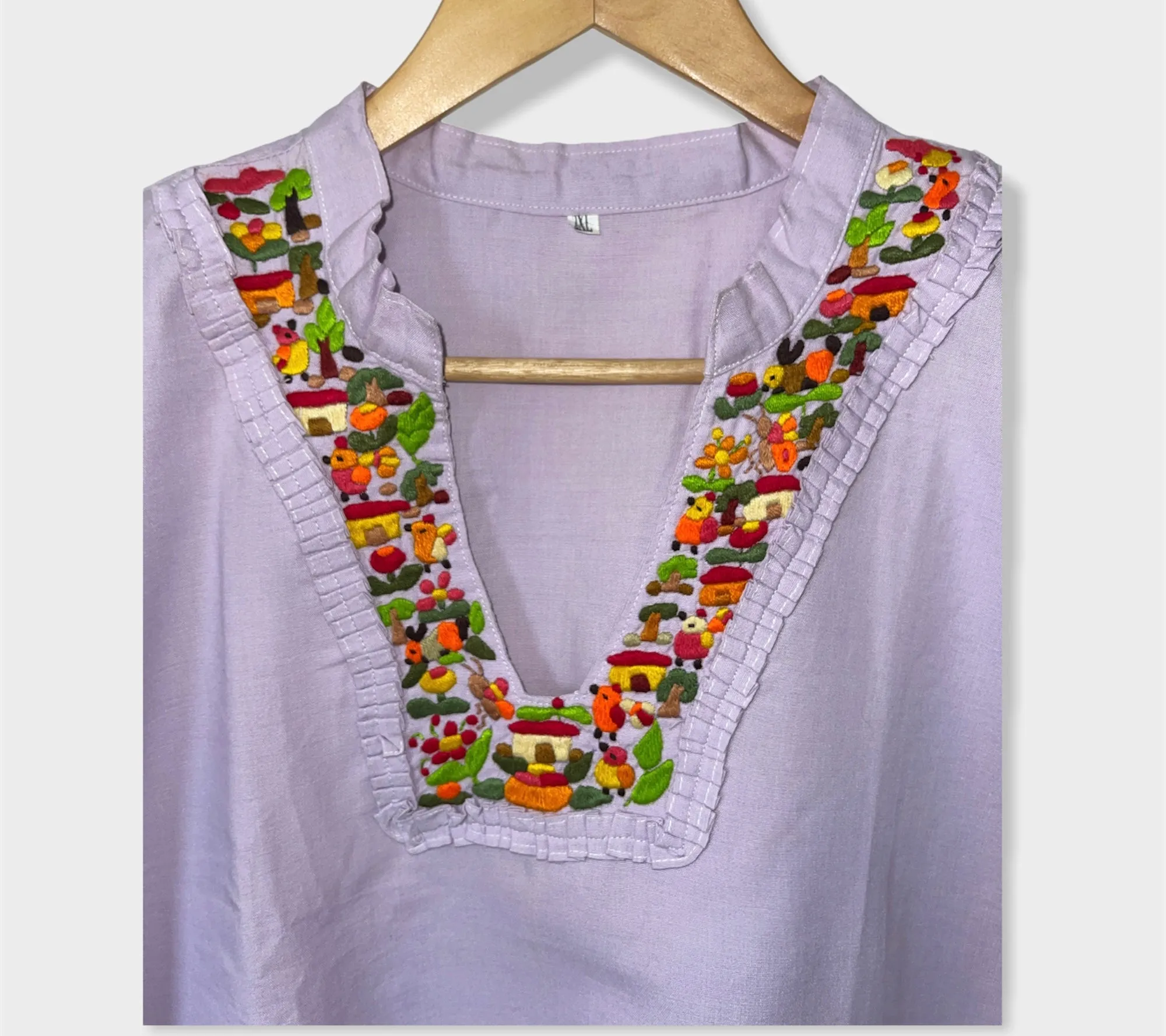 Size 2XL Lilac Embroidered Top made in El Salvador-Blusa/Camisa hecha en El Salvador