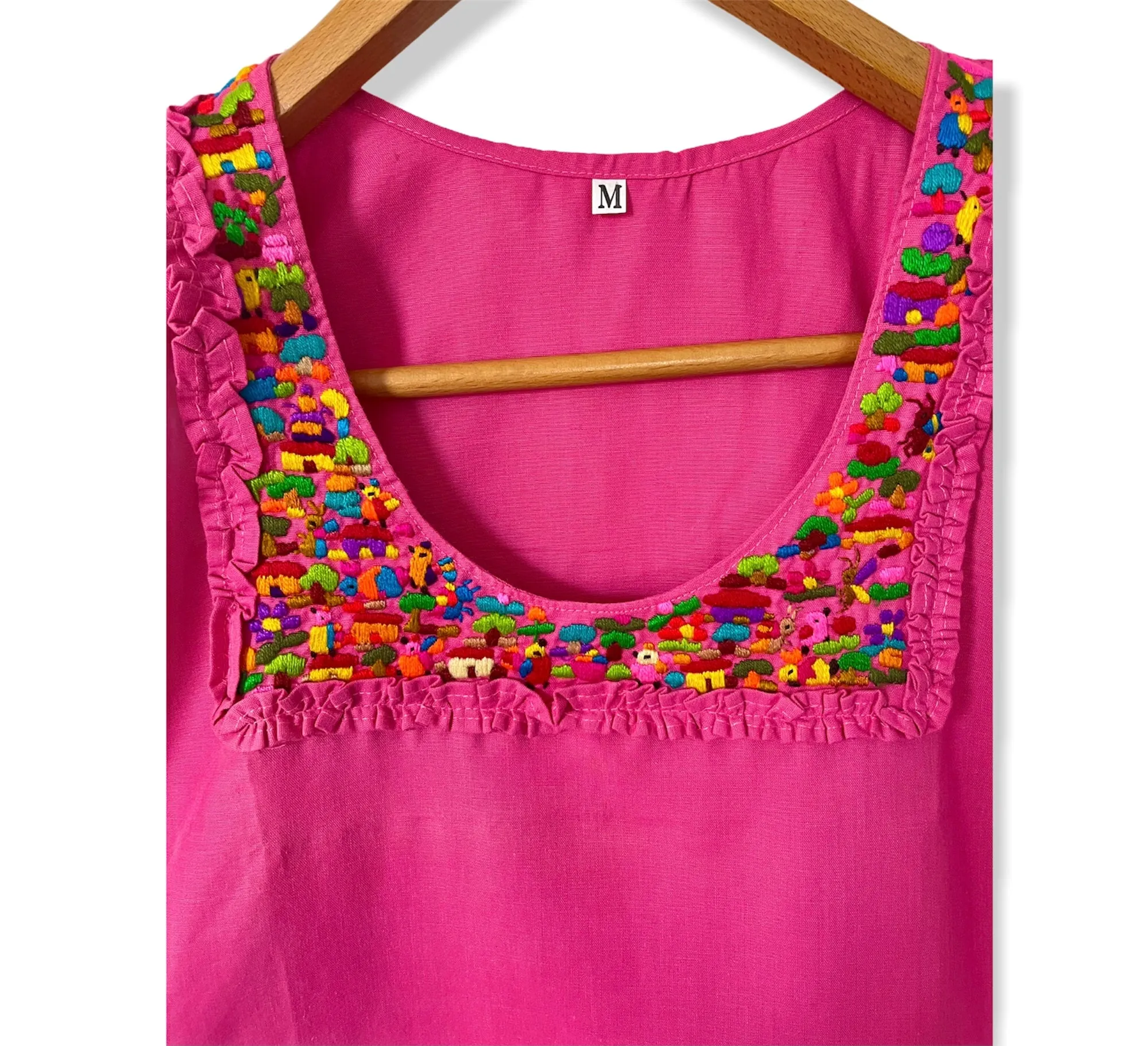 Size M Traditional Embroidered Top made in El Salvador-Blusa/Camisa hecha en El Salvador