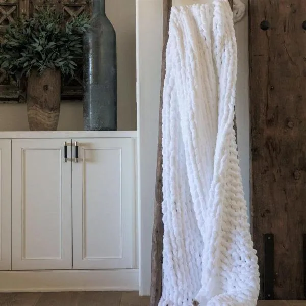Throw Blanket INFINITE LOVE  - BIG - WHITE