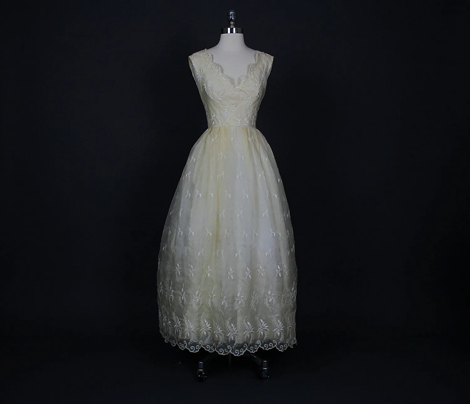 Vintage 60s sheer bridal embroidered silk boho wedding dress open back cream M