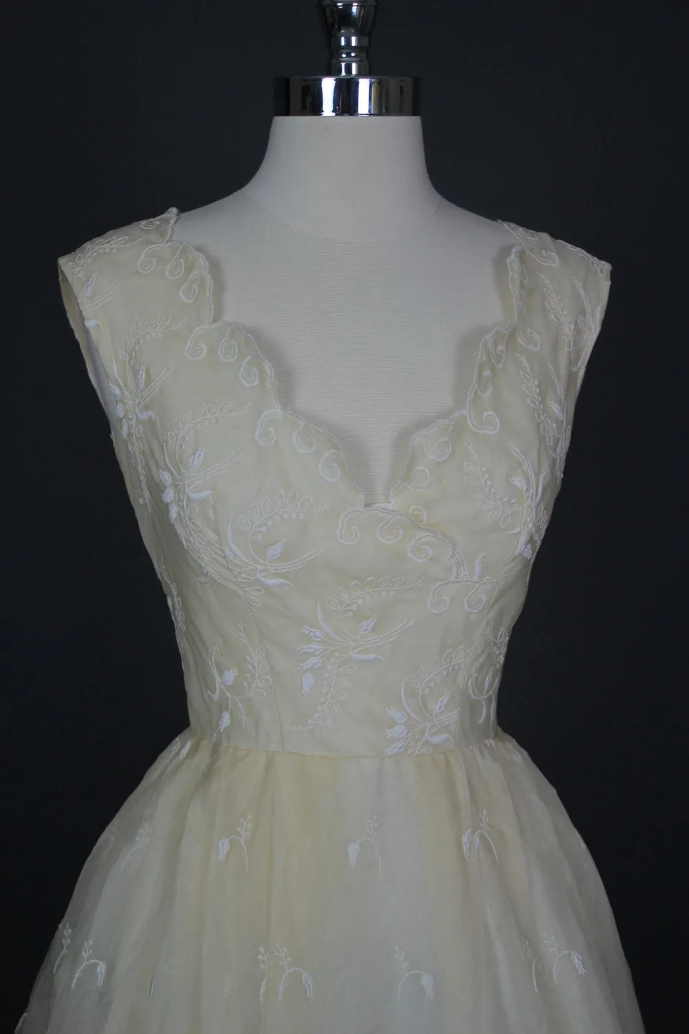 Vintage 60s sheer bridal embroidered silk boho wedding dress open back cream M